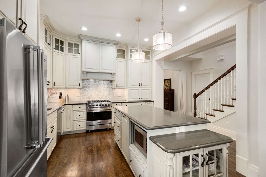More Photos Of 1308 6th Ave N, Nashville Office Residential For Sale