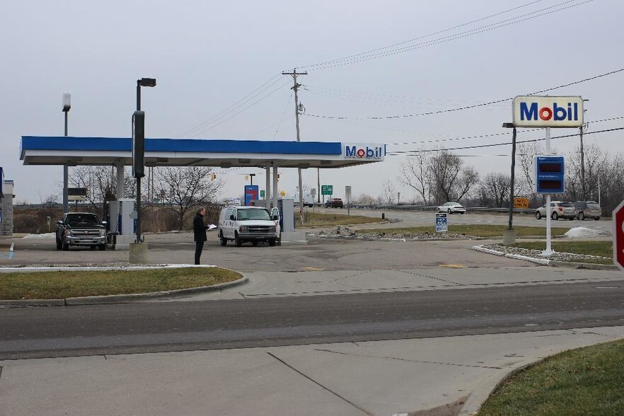 More Photos Of 2374 W Hill Rd, Flint Convenience Store For Sale
