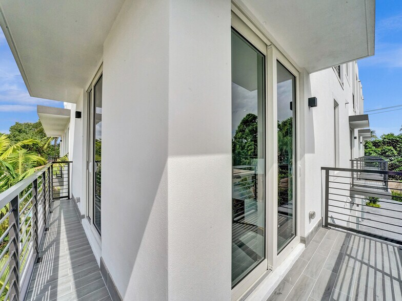 More Photos Of 1220-1226 NE 15th Ave, Fort Lauderdale Apartments For Sale