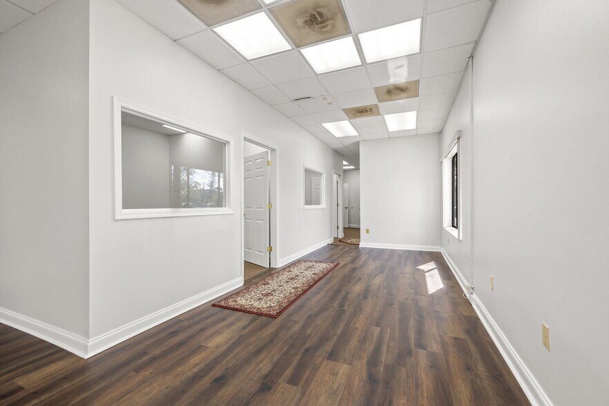 More Photos Of 3023 Eastland Blvd, Clearwater Office For Sale