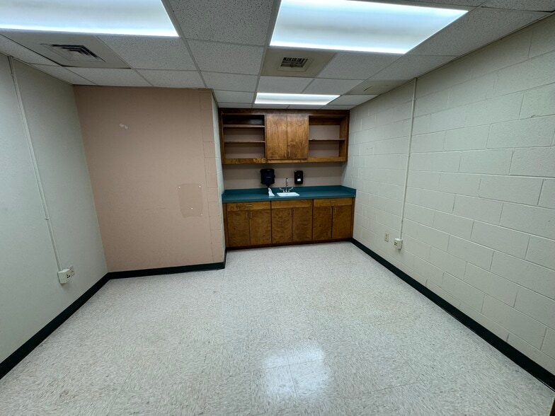 More Photos Of 407 N Salem Ave, Sumter Medical For Lease