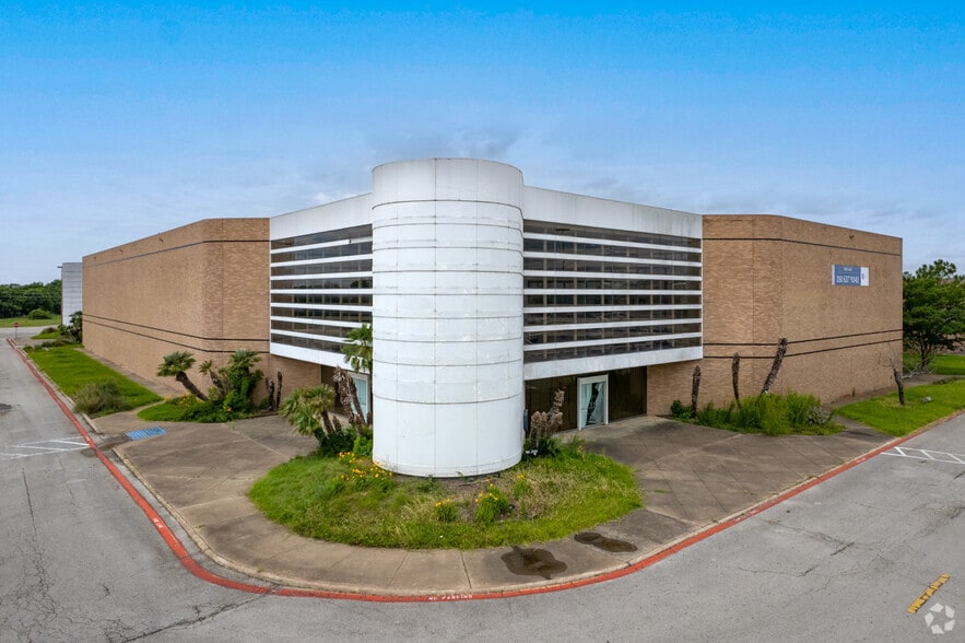 Primary Photo Of 1508 Harvey Rd, College Station Department Store For Sale