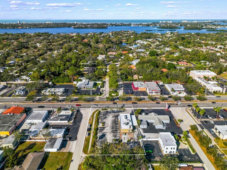 More Photos Of 4413 S Tamiami Trl, Sarasota Restaurant For Sale