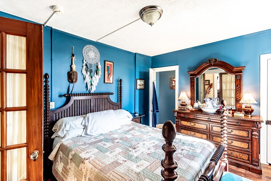 More Photos Of 129 N Main St, Waynesville Specialty For Sale