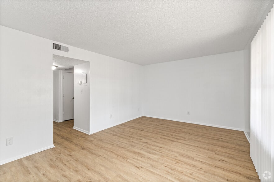 More Photos Of 4600 Twin Oaks Dr, Pensacola Apartments For Sale