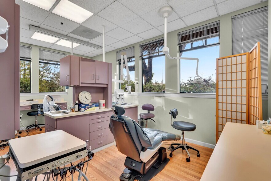 More Photos Of 418 Aviation Blvd, Santa Rosa Medical For Sale