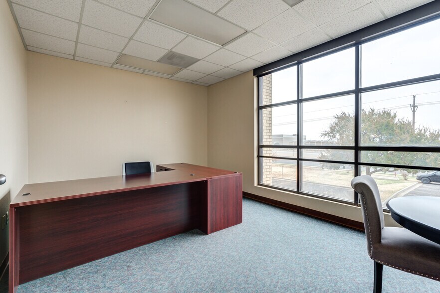 More Photos Of 3802-3806 Interstate 27, Lubbock Office For Sale