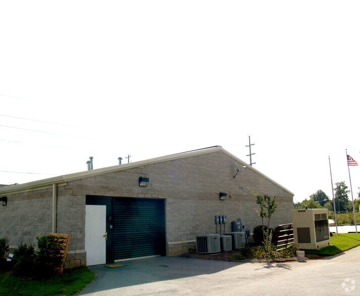 More Photos Of 442 Cadillac Pky, Dallas Flex For Lease