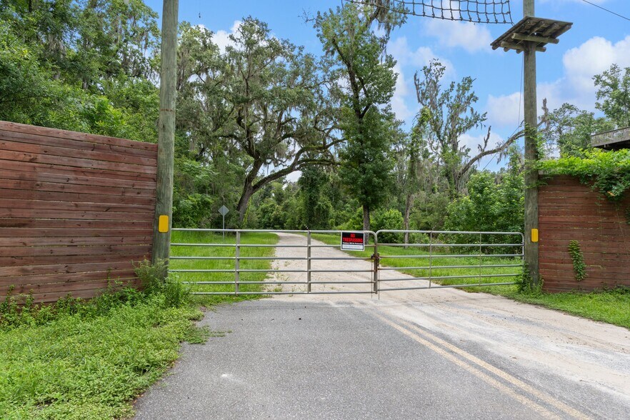 More Photos Of 6440 Cedar Ln, Brooksville Sports And Entertainment For Sale