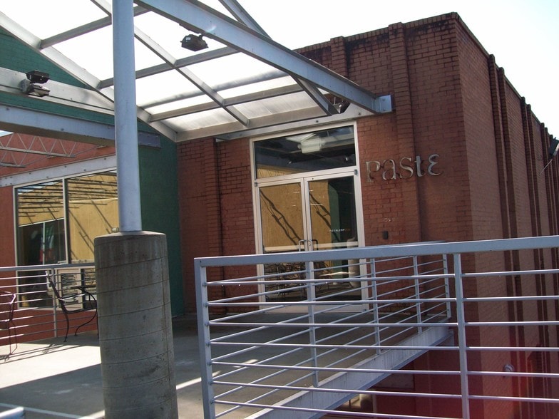 More Photos Of 619-647 E College Ave, Decatur Freestanding For Lease