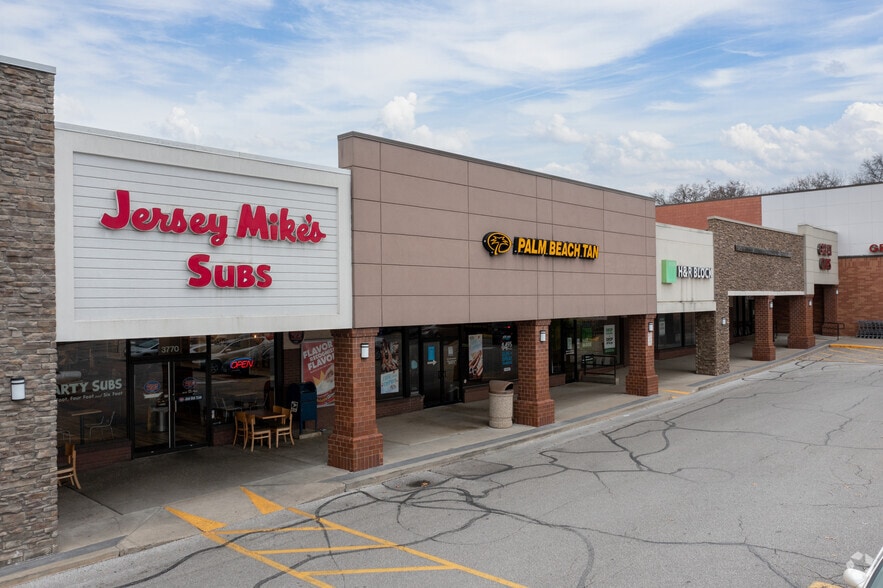 More Photos Of 3800-3838 Paxton Ave, Cincinnati Unknown For Lease