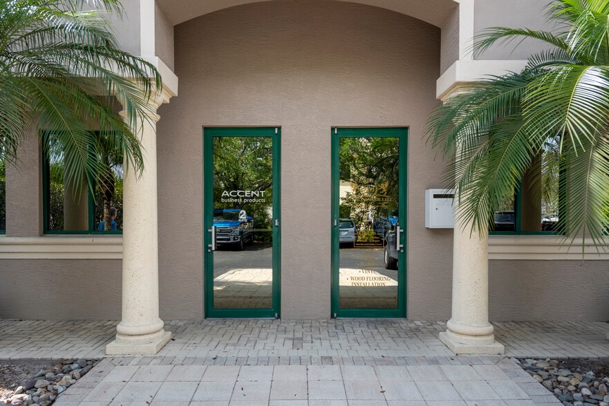 More Photos Of 2770 Horseshoe Dr S, Naples Office For Lease