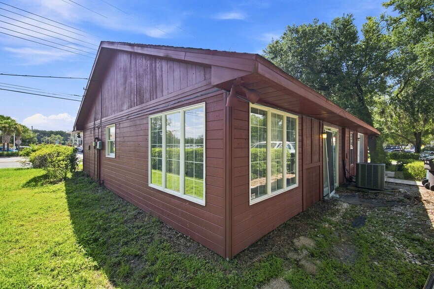 More Photos Of 1112 NE 36th Ave, Ocala Office For Sale