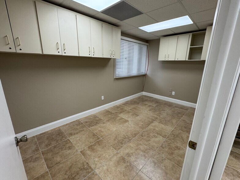 More Photos Of 1705 Colonial Blvd, Fort Myers Medical For Lease