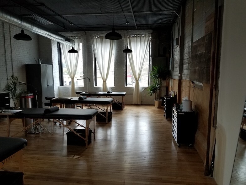 More Photos Of 609 S 10th St, Minneapolis Storefront Retail Office For Lease