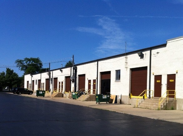 More Photos Of 1666-1684 S Wolf Rd, Wheeling Distribution For Lease