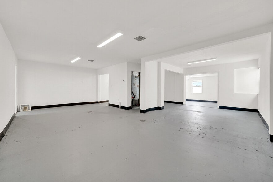 More Photos Of 311 E Commercial Blvd, Oakland Park Freestanding For Sale