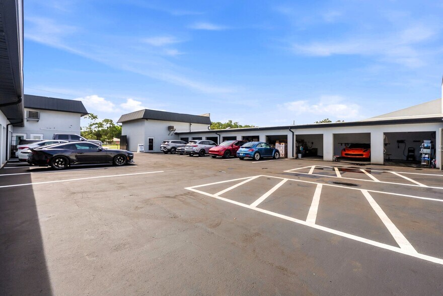 More Photos Of 12445 Collier Blvd, Naples Showroom For Sale