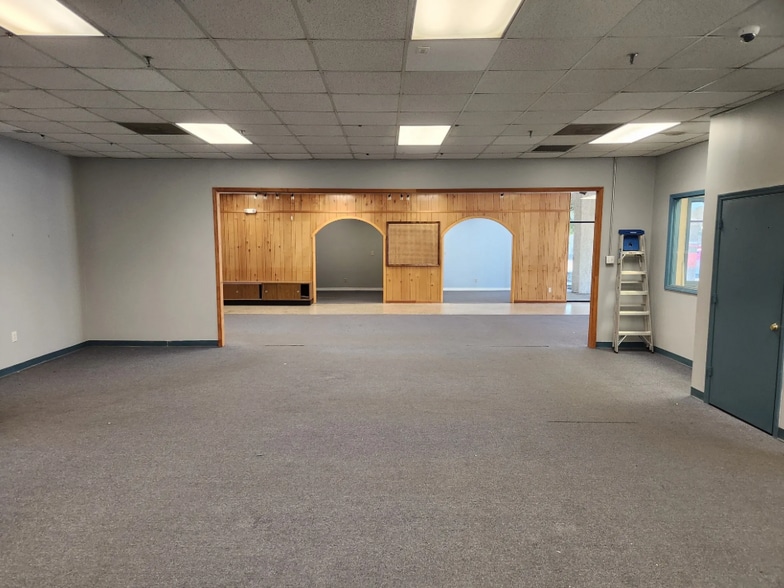 More Photos Of 5500 White Bluff Rd, Savannah Freestanding For Lease