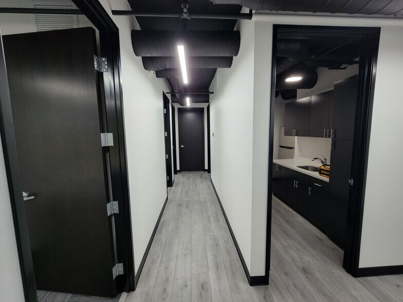 More Photos Of 6450 E Cave Creek Rd, Cave Creek Storefront Retail Office For Lease