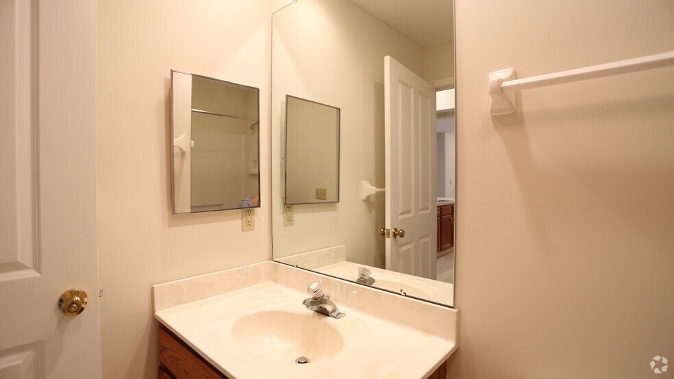 More Photos Of 210 Retreat Ln, Westerville Apartments For Sale