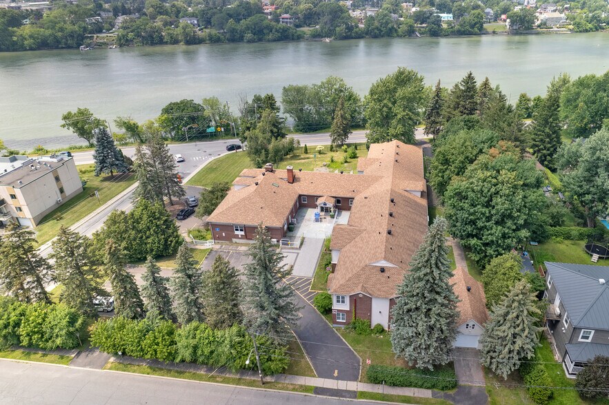 More Photos Of 21 Rue Messier, Mont-saint-hilaire Apartments For Sale