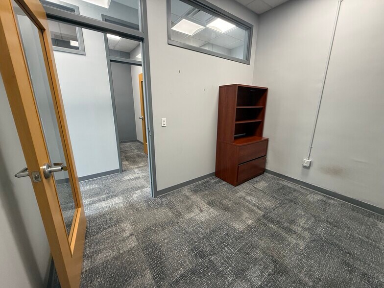 More Photos Of 2212 Murray Ave, Pittsburgh Apartments For Lease