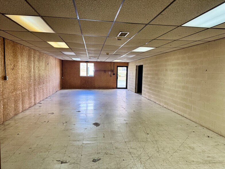 More Photos Of 868 State Route 3 and 12, Hinton Flex For Sale