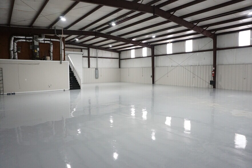 More Photos Of 5603 Northdale St, Houston Warehouse For Lease