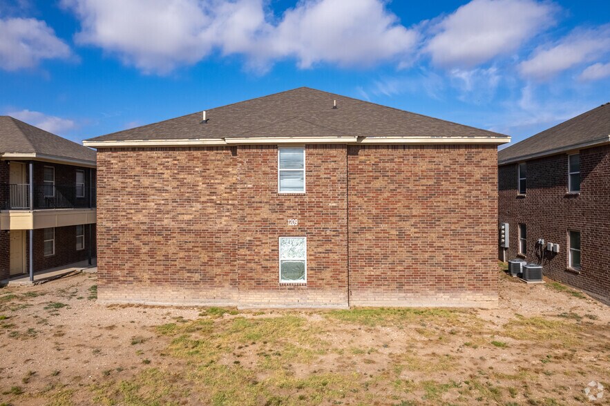 More Photos Of 1203 S Gail Ave, Monahans Apartments For Sale