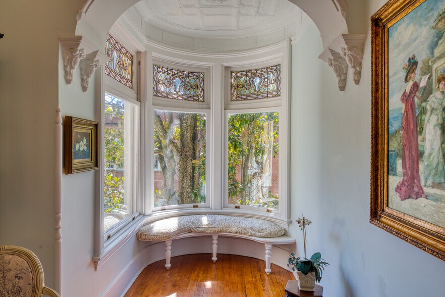 More Photos Of 14 E Taylor St, Savannah Specialty For Sale