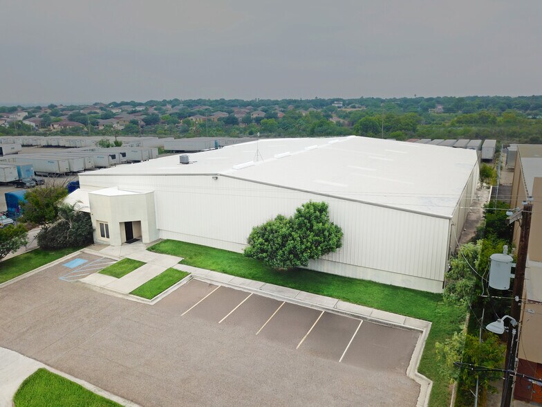 More Photos Of 606 Enterprise St, Laredo Warehouse For Lease