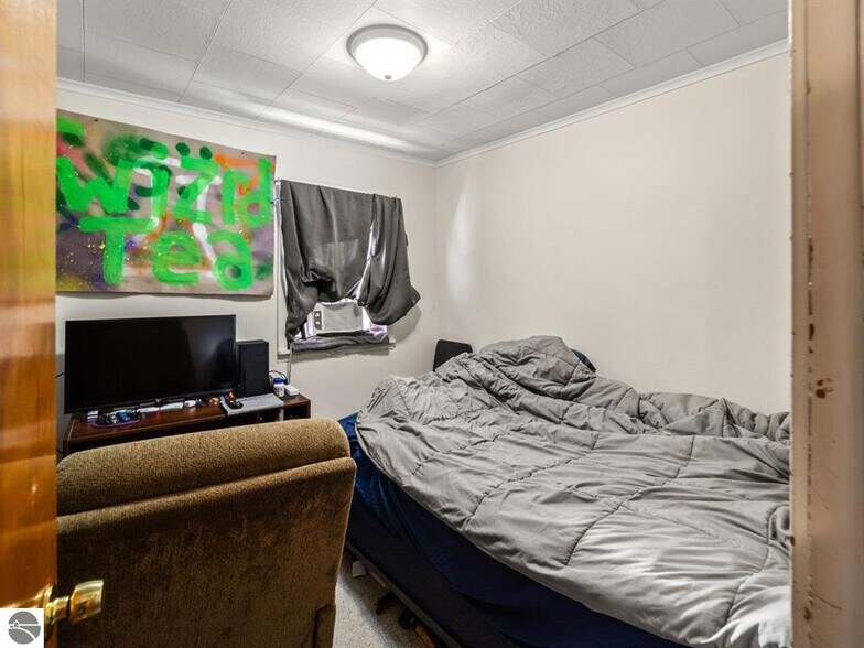 More Photos Of 180 S Benzie Blvd, Beulah Storefront Retail Office For Sale