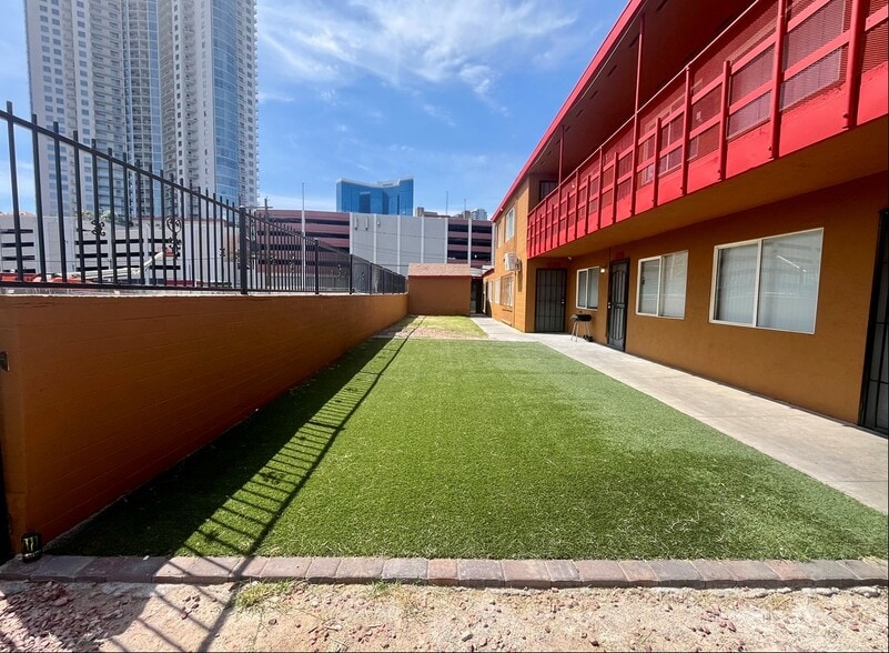 More Photos Of 239 W Cleveland Ave, Las Vegas Apartments For Sale