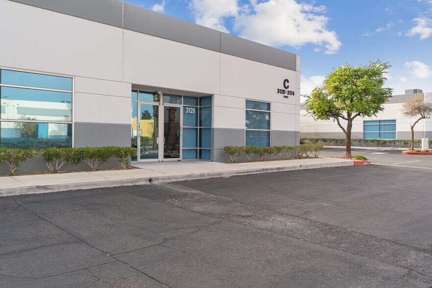 More Photos Of 6263-6281 Dean Martin Dr, Las Vegas Showroom For Lease