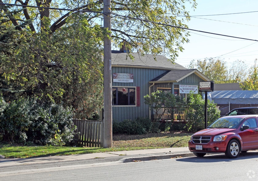 More Photos Of 119 Ash St, Whitby Storefront For Lease