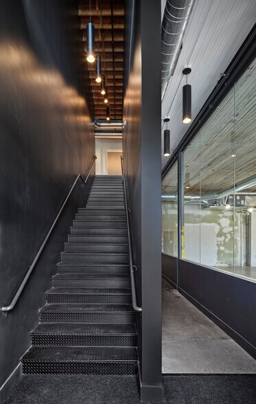 More Photos Of 1201 Keosauqua Way, Des Moines Restaurant For Lease