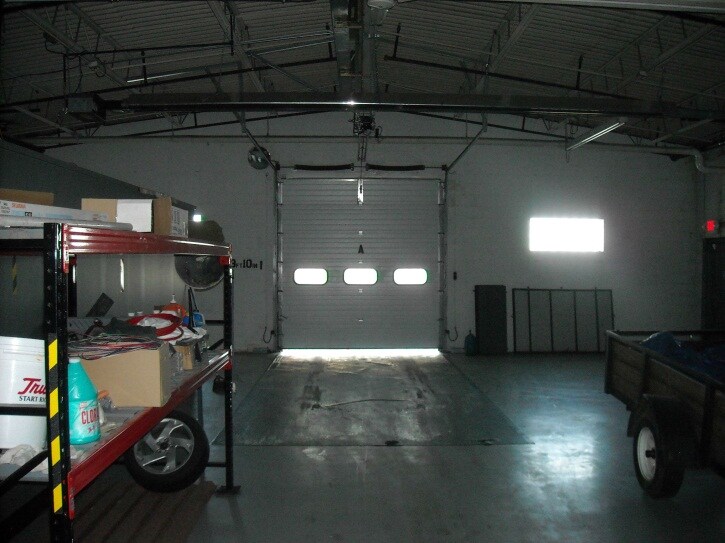 More Photos Of 7878 Gull Rd, Richland Warehouse For Lease