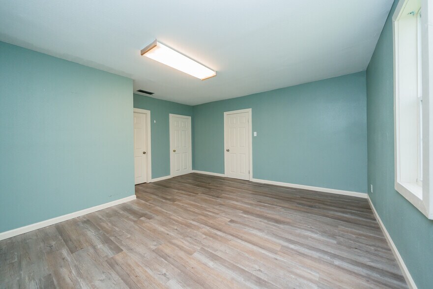 More Photos Of 1505 E Marshall Ave, Longview Medical For Sale