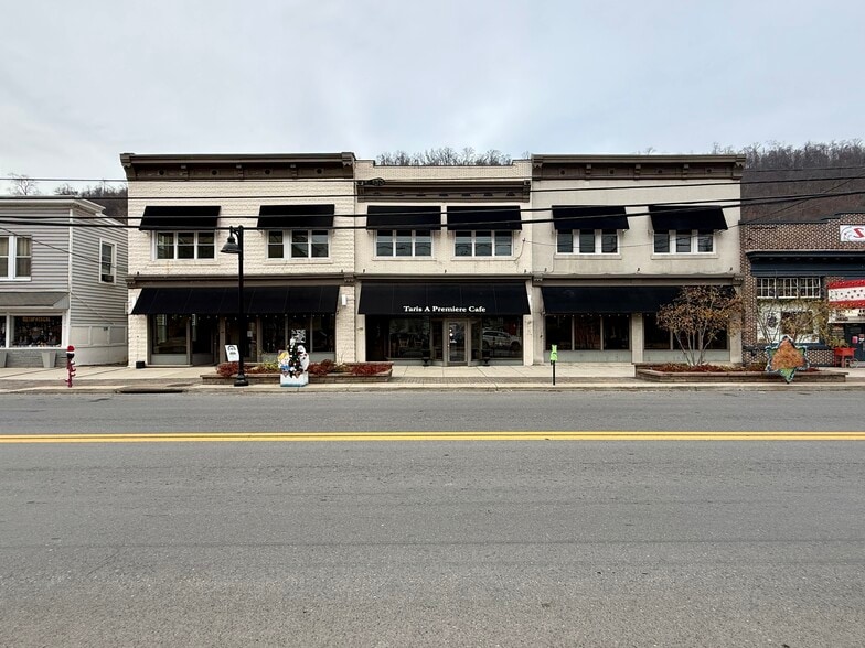 More Photos Of 33 N Washington St, Berkeley Springs Restaurant For Sale