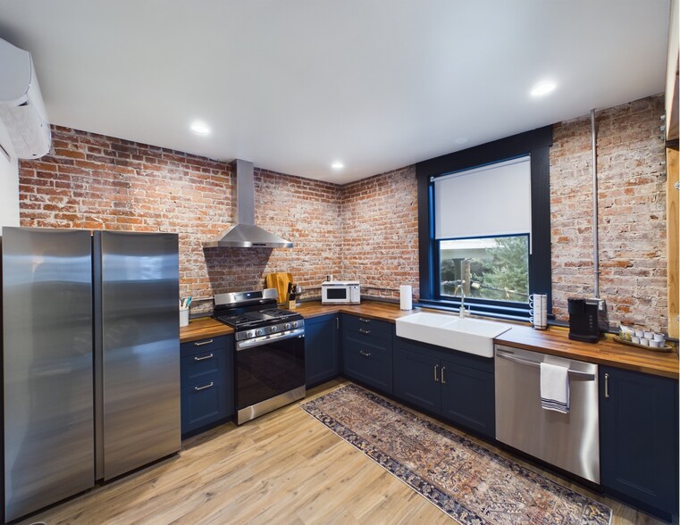 More Photos Of 220 6th St, Wallace Restaurant For Sale