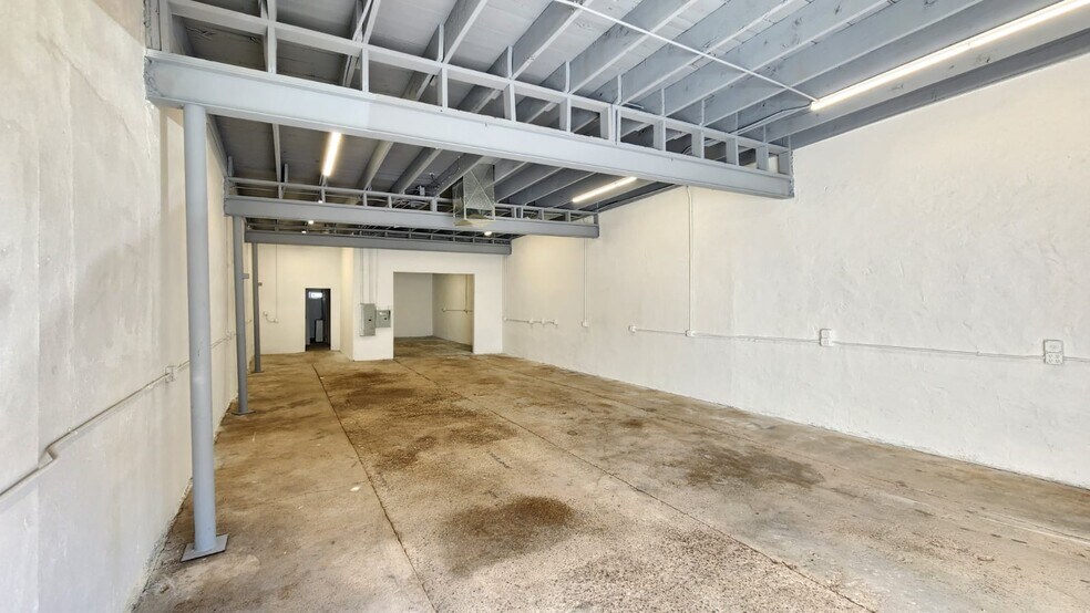 More Photos Of 1308 E San Antonio Ave, El Paso General Retail For Sale