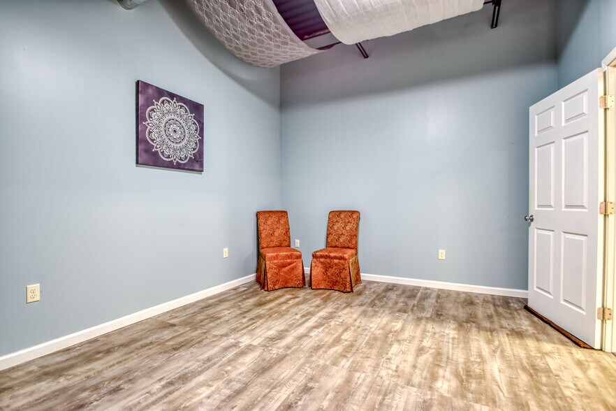 More Photos Of 1366 E 346th St, Eastlake Restaurant For Sale
