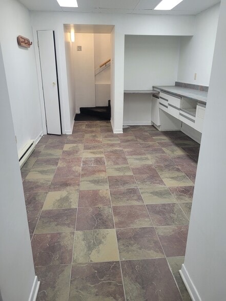 More Photos Of 170 Rue Jarry E, Montréal Storefront Retail Office For Lease