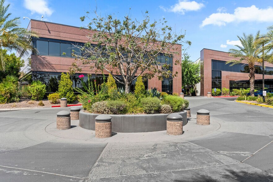 More Photos Of 3333 E Camelback Rd, Phoenix Office For Lease