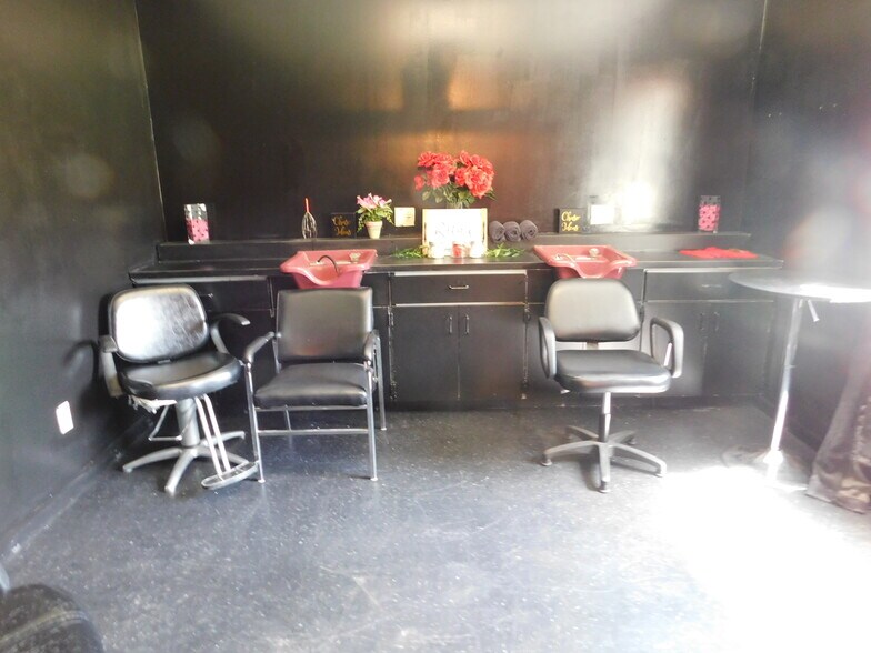 More Photos Of 455 W Springhill Dr, Terre Haute Flex For Sale