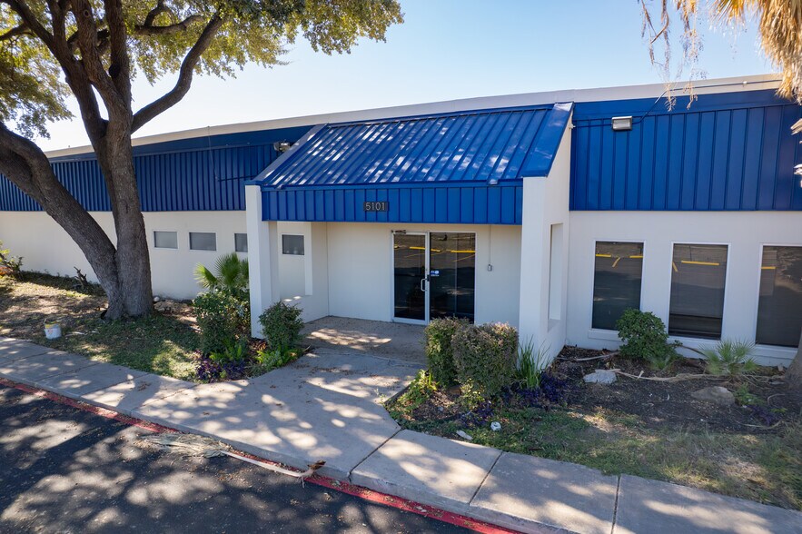 More Photos Of 5101 S Zarzamora St, San Antonio Manufacturing For Sale