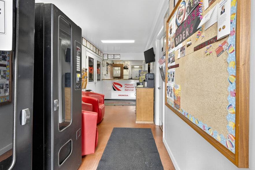 More Photos Of 2350 Dairy Rd, Lancaster Auto Dealership For Lease