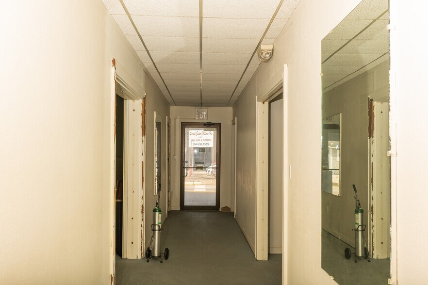 More Photos Of 1007 Smith St, Milton General Retail For Sale