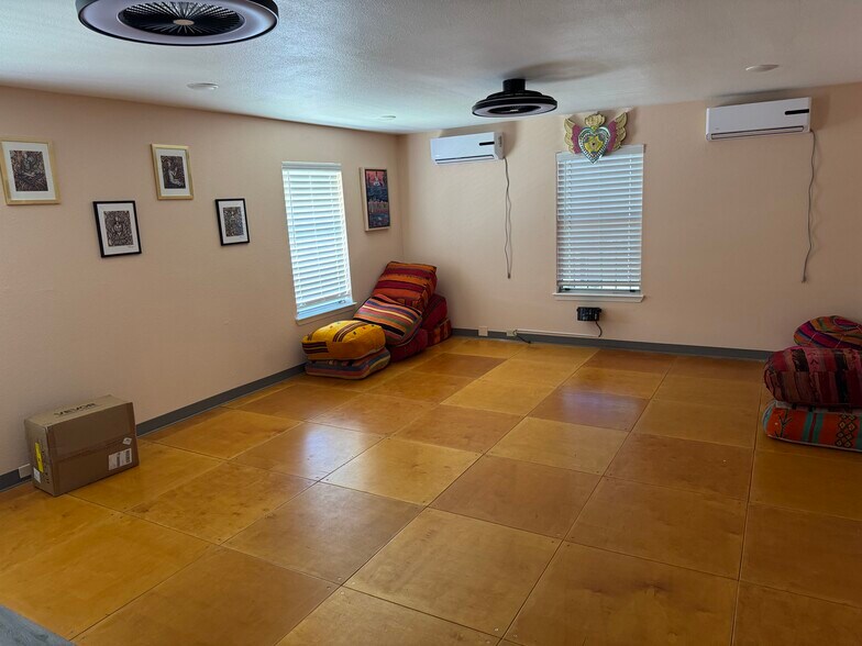 More Photos Of 1907 Goliad Rd, San Antonio Freestanding For Lease